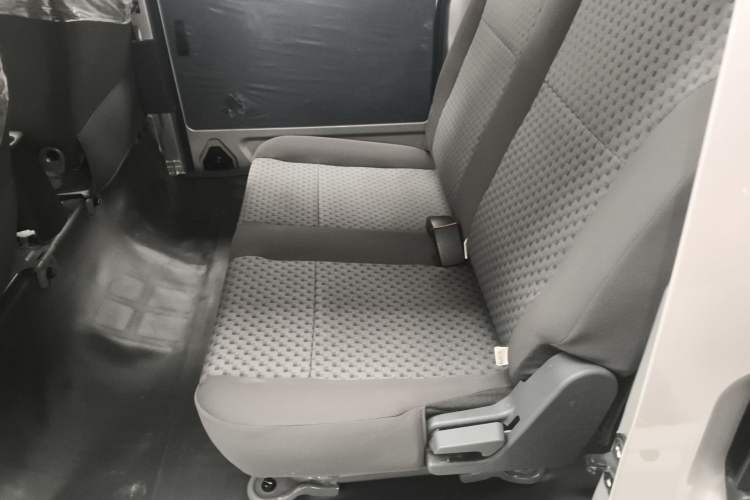 Used Wuling Zhiguang 2023 1.5L Practical Version 5/7 Seats Left Rear Seat
