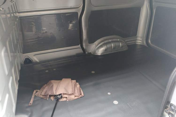 Used Wuling Zhiguang 2023 1.5L Utility Version with Enclosed Windows 2 Seats Left Rear Seat