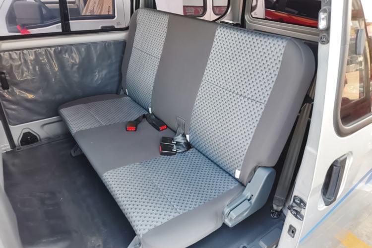 Used Wuling Zhiguang 2023 1.5L Practical Version 5/7 Seats Left Rear Seat