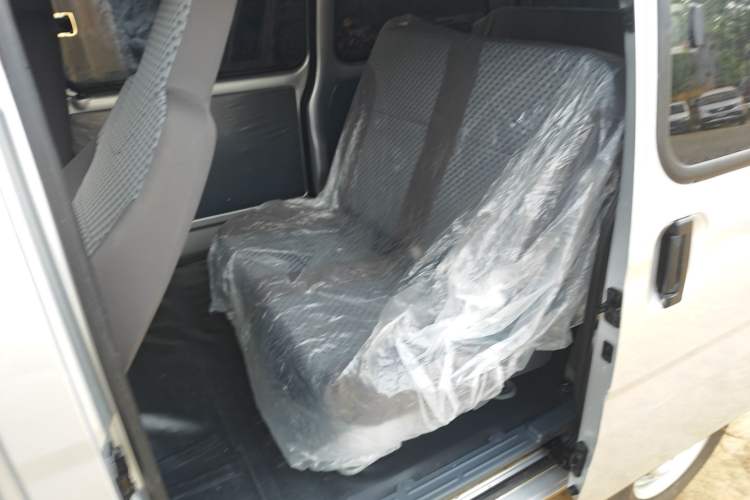 Used Wuling Zhiguang 2023 1.5L Practical Version 5/7 Seats Left Rear Seat