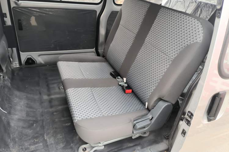 Used Wuling Zhiguang 2023 1.5L Practical Version 5/7 Seats Left Rear Seat