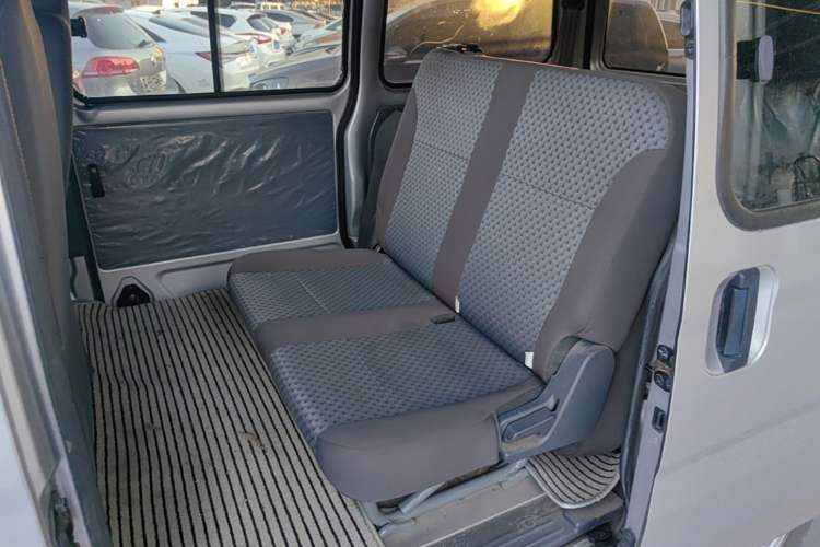 Used Wuling Zhiguang 2023 1.5L Practical Version 5/7 Seats Left Rear Seat