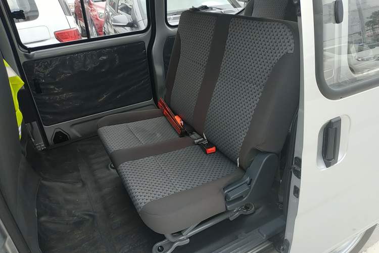 Used Wuling Zhiguang 2023 1.5L Practical Version 5/7 Seats Left Rear Seat
