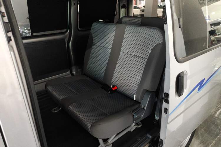 Used Wuling Zhiguang 2023 1.5L Practical Version 5/7 Seats Left Rear Seat
