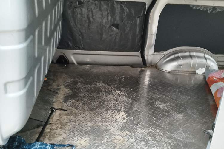 Used Wuling Zhiguang 2023 1.5L Utility Version with Enclosed Windows 2 Seats Left Rear Seat