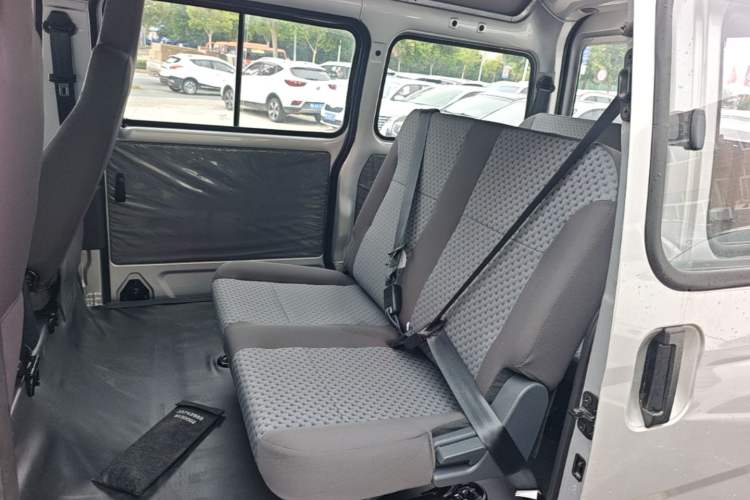 Used Wuling Zhiguang 2023 1.5L Practical Version 5/7 Seats Left Rear Seat