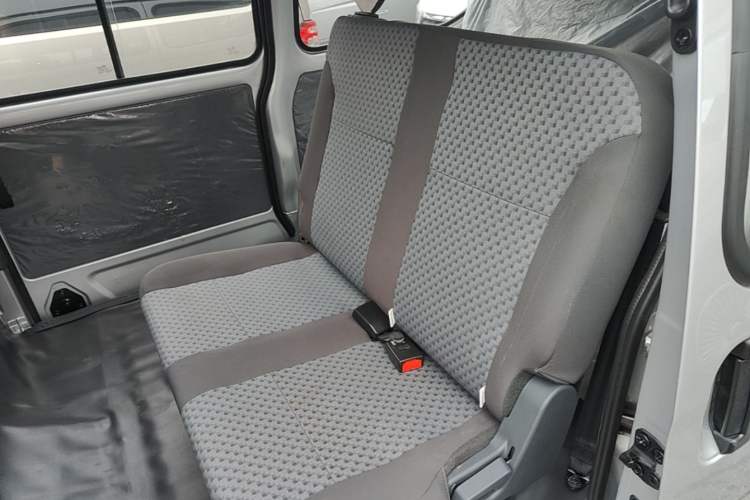 Used Wuling Zhiguang 2023 1.5L Practical Version 5/7 Seats Left Rear Seat