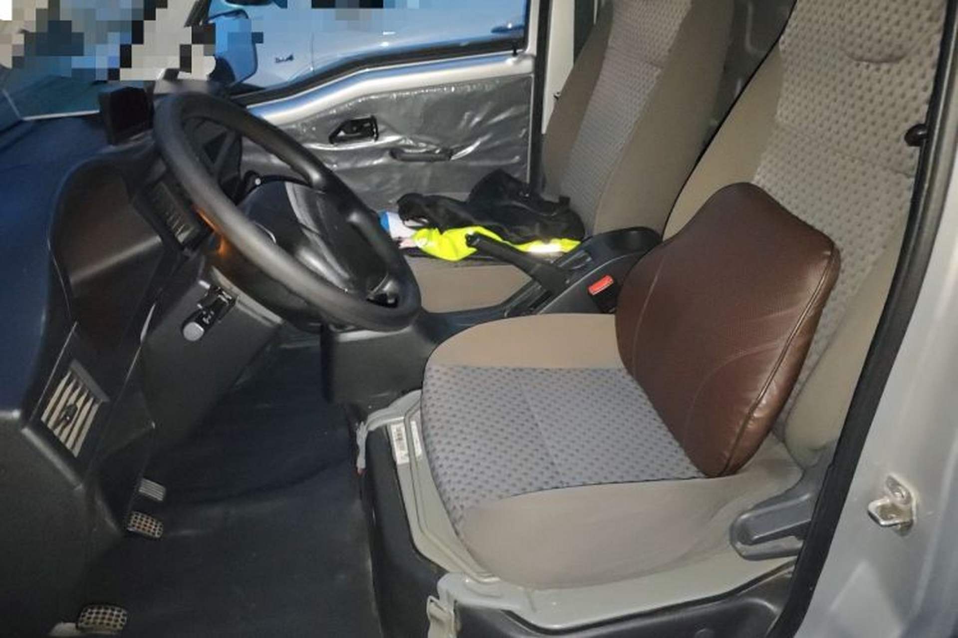 Used Wuling Zhiguang 2023 1.5L Utility Version with Enclosed Windows 2 Seats Left Rear Seat