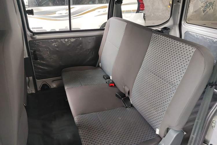 Used Wuling Zhiguang 2023 1.5L Practical Version 5/7 Seats Left Rear Seat