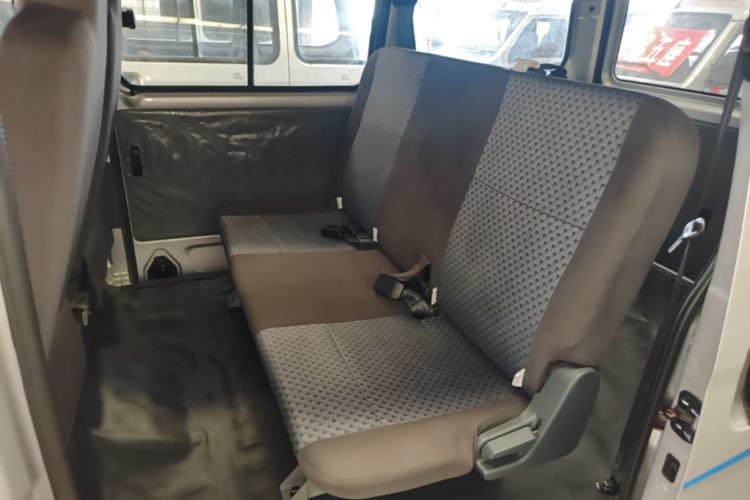 Used Wuling Zhiguang 2023 1.5L Practical Version 5/7 Seats Left Rear Seat