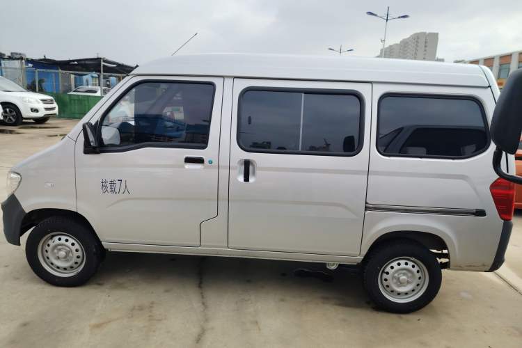 Used Wuling Zhiguang 2023 1.5L Practical Version 5/7 Seats Left Side