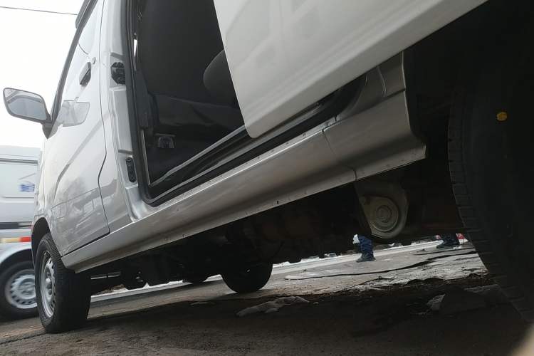 Used Wuling Zhiguang 2023 1.5L Practical Version 5/7 Seats Left Side Sill