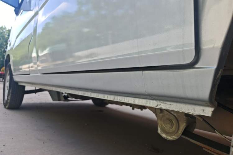Used Wuling Zhiguang 2023 1.5L Practical Version 5/7 Seats Left Side Sill