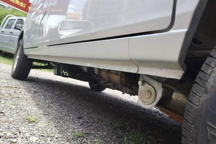 Used Wuling Zhiguang 2023 1.5L Practical Version 5/7 Seats Left Side Sill