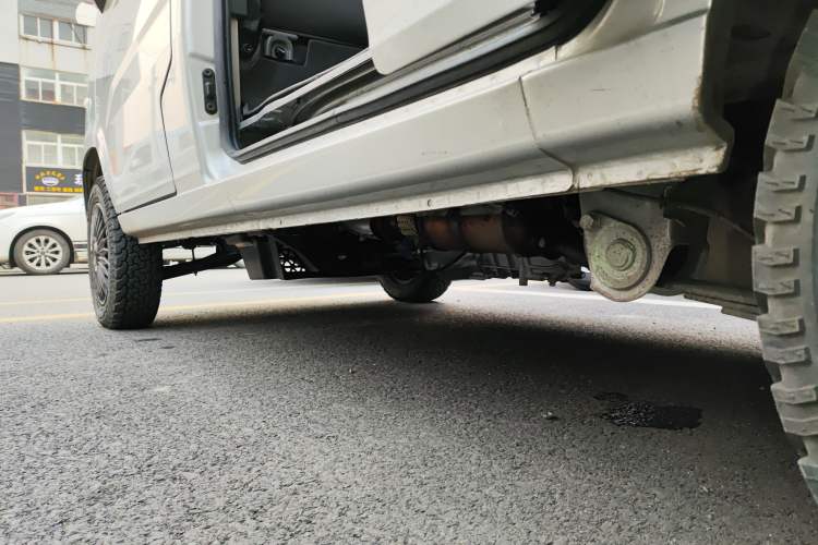 Used Wuling Zhiguang 2023 1.5L Practical Version 5/7 Seats Left Side Sill