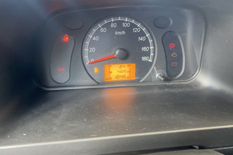 Used Wuling Zhiguang 2023 1.5L Utility Version with Enclosed Windows 2 Seats Odometer Close Up