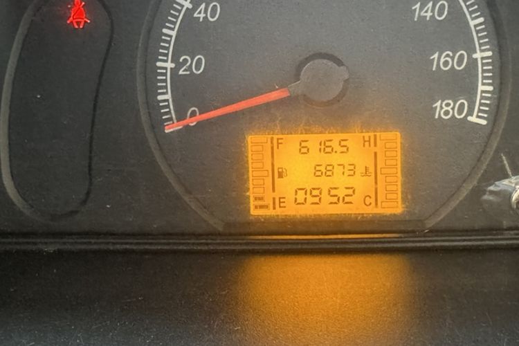 Used Wuling Zhiguang 2023 1.5L Utility Version with Enclosed Windows 2 Seats Odometer Close Up