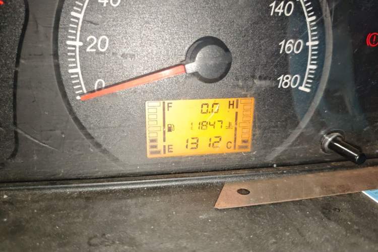 Used Wuling Zhiguang 2023 1.5L Utility Version with Enclosed Windows 2 Seats Odometer Close Up