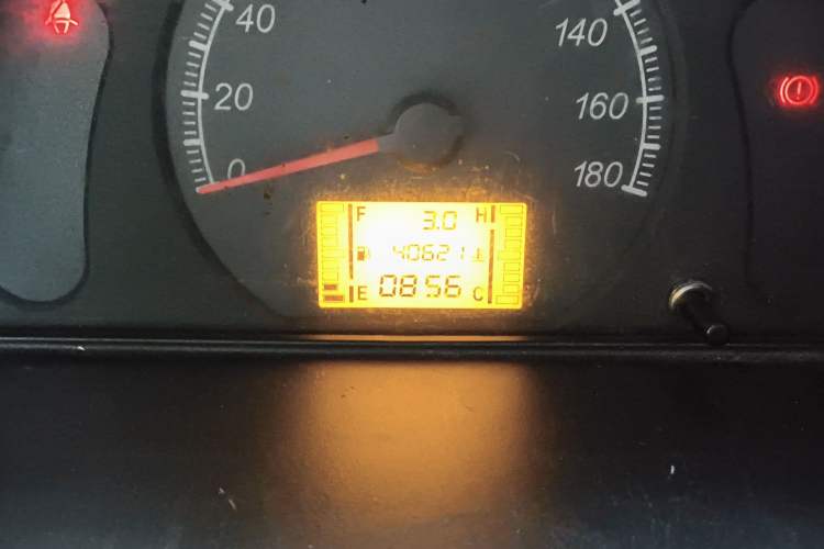 Used Wuling Zhiguang 2023 1.5L Utility Version with Enclosed Windows 2 Seats Odometer Close Up