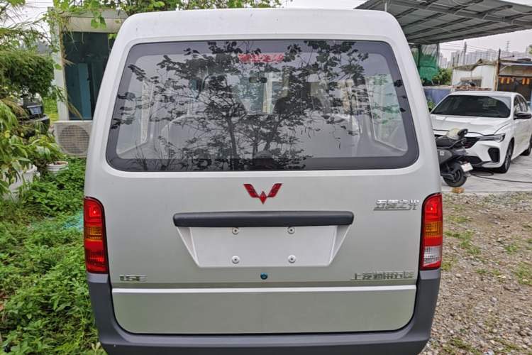 Used Wuling Zhiguang 2023 1.5L Practical Version 5/7 Seats Rear