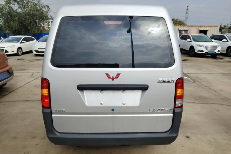 Used Wuling Zhiguang 2023 1.5L Practical Version 5/7 Seats Rear