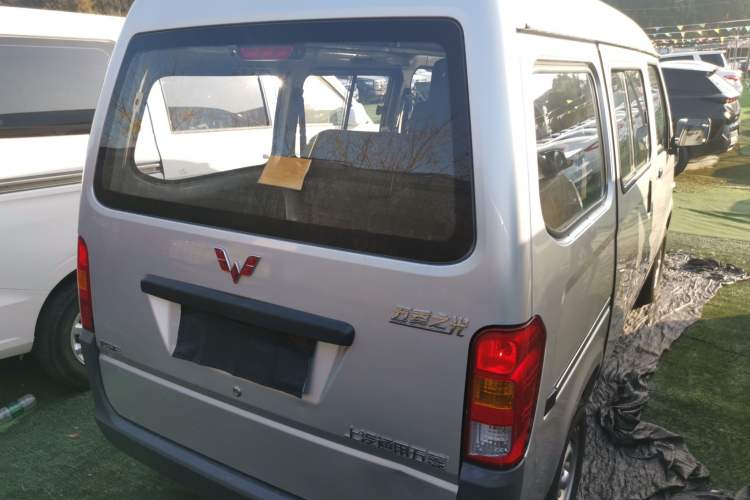 Used Wuling Zhiguang 2023 1.5L Practical Version 5/7 Seats Rear