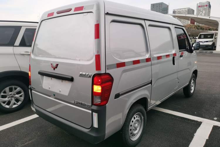 Used Wuling Zhiguang 2023 1.5L Utility Version with Enclosed Windows 2 Seats Rear Right 45 Deg