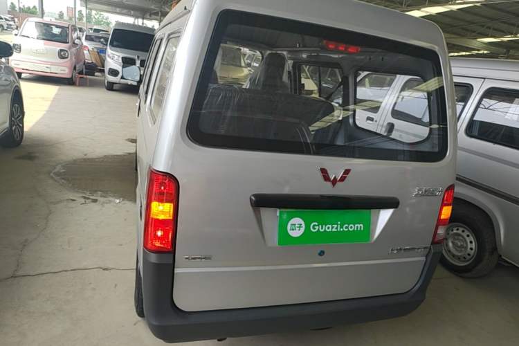 Used Wuling Zhiguang 2023 1.5L Practical Version 5/7 Seats Rear