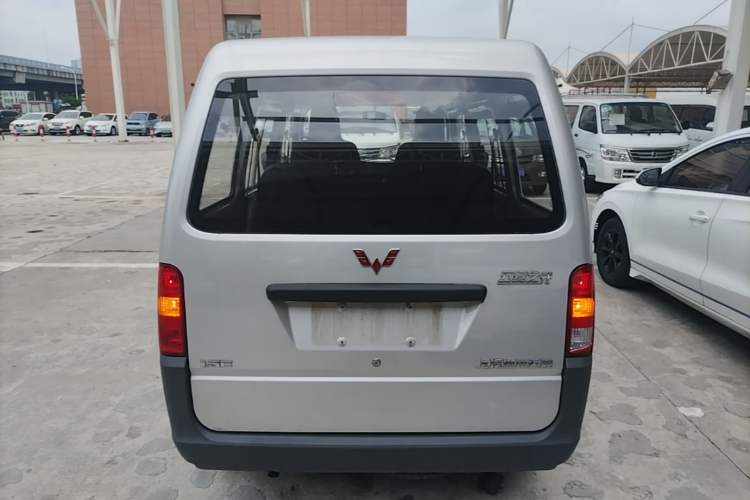 Used Wuling Zhiguang 2023 1.5L Practical Version 5/7 Seats Rear