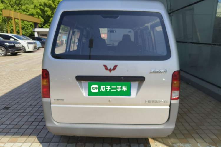 Used Wuling Zhiguang 2023 1.5L Practical Version 5/7 Seats Rear