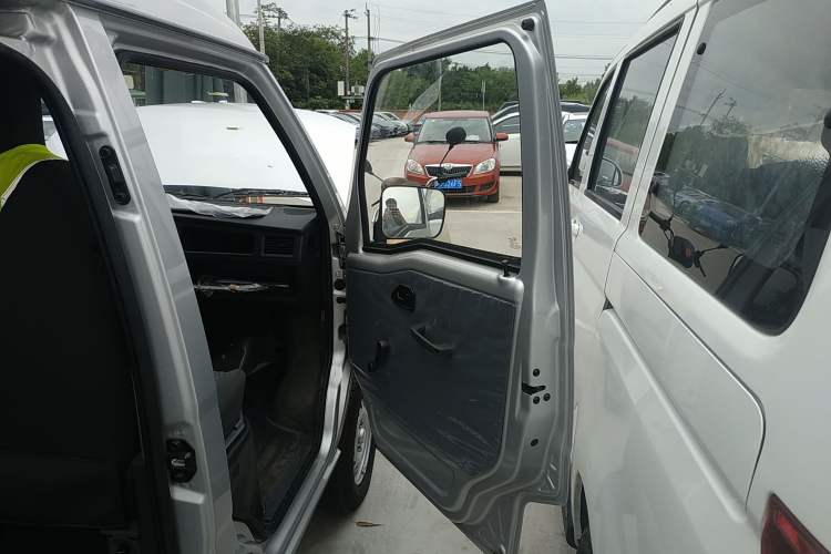 Used Wuling Zhiguang 2023 1.5L Practical Version 5/7 Seats Right Front Door Interior