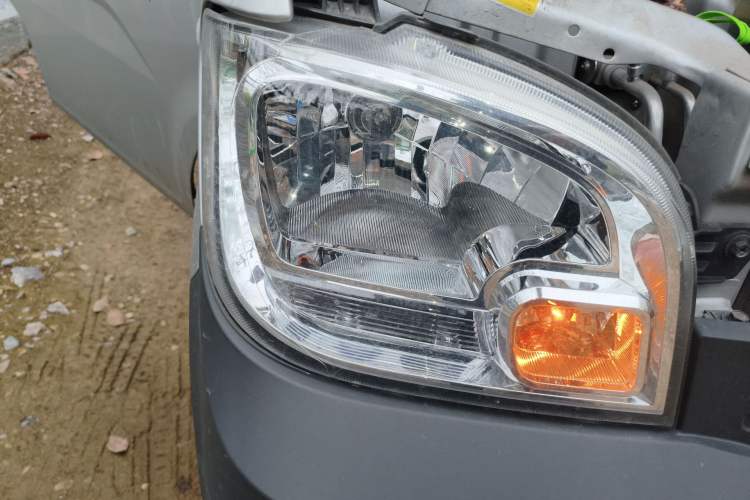 Used Wuling Zhiguang 2023 1.5L Practical Version 5/7 Seats Right Front Headlight