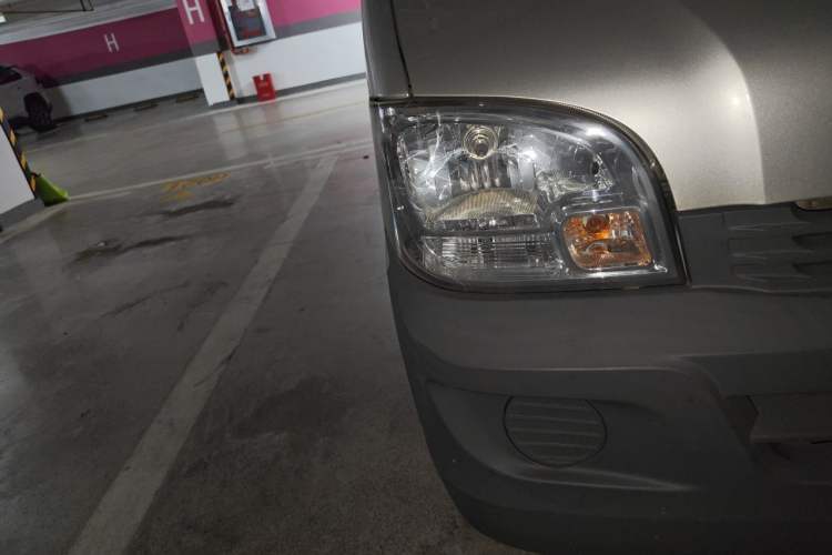 Used Wuling Zhiguang 2023 1.5L Practical Version 5/7 Seats Right Front Headlight