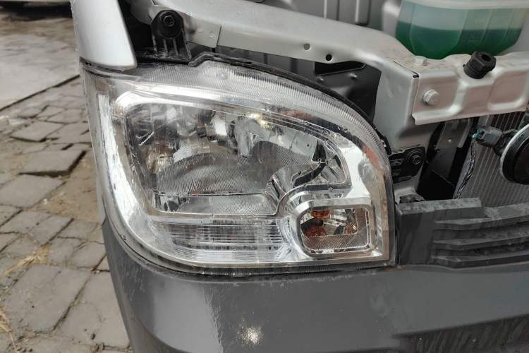 Used Wuling Zhiguang 2023 1.5L Practical Version 5/7 Seats Right Front Headlight