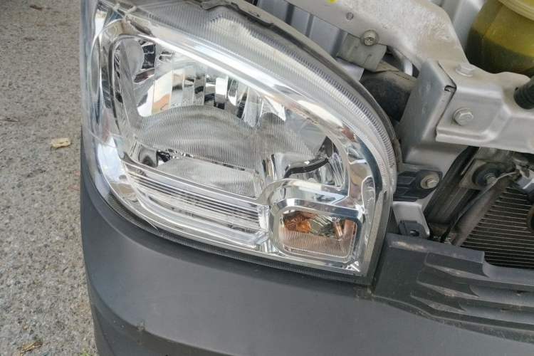 Used Wuling Zhiguang 2023 1.5L Practical Version 5/7 Seats Right Front Headlight