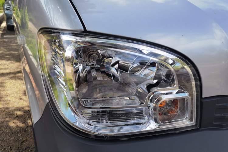 Used Wuling Zhiguang 2023 1.5L Practical Version 5/7 Seats Right Front Headlight