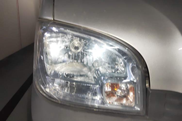 Used Wuling Zhiguang 2023 1.5L Practical Version 5/7 Seats Right Front Headlight