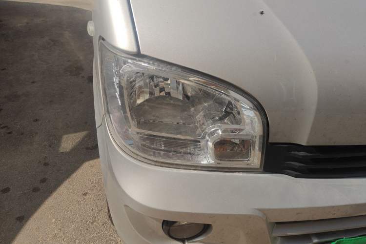 Used Wuling Zhiguang 2023 1.5L Practical Version 5/7 Seats Right Front Headlight