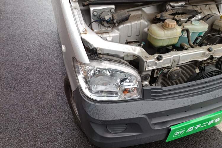 Used Wuling Zhiguang 2023 1.5L Practical Version 5/7 Seats Right Front Headlight