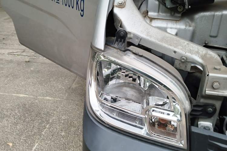 Used Wuling Zhiguang 2023 1.5L Utility Version with Enclosed Windows 2 Seats Right Front Headlight