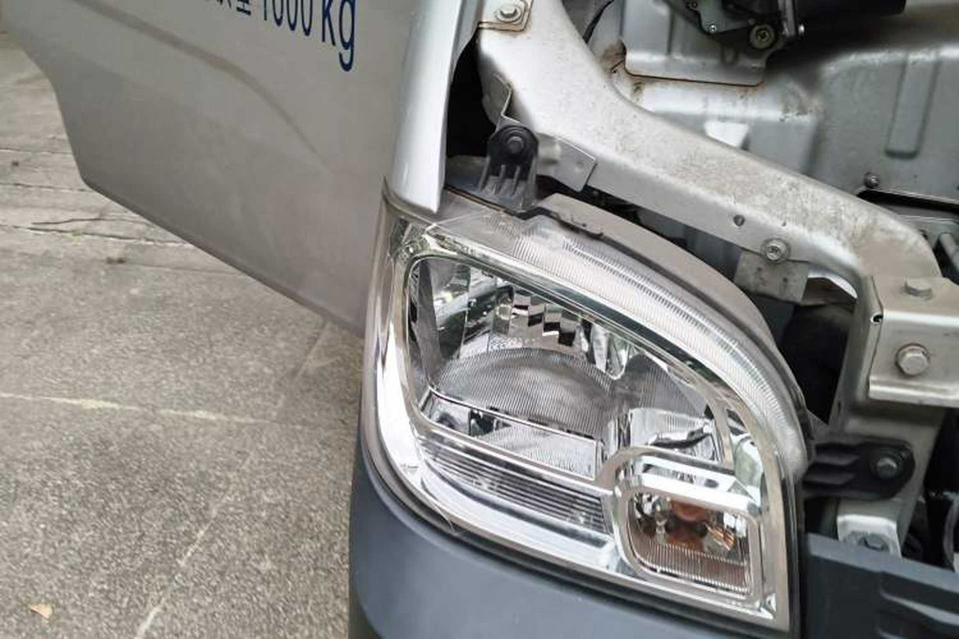 Used Wuling Zhiguang 2023 1.5L Utility Version with Enclosed Windows 2 Seats Right Front Headlight
