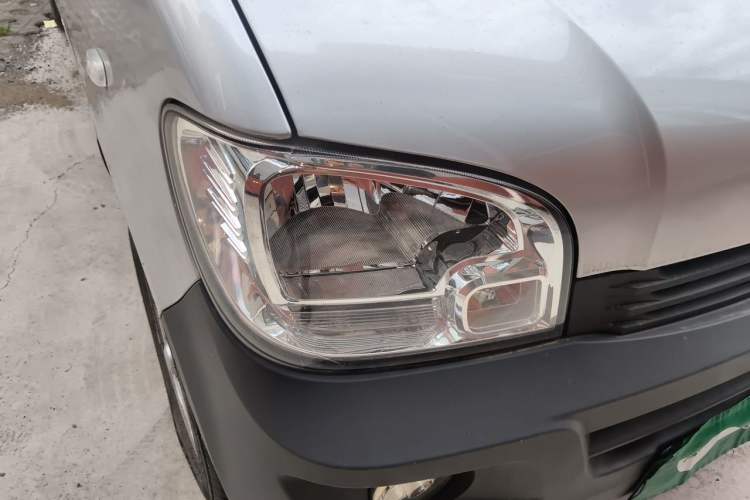 Used Wuling Zhiguang 2023 1.5L Practical Version 5/7 Seats Right Front Headlight
