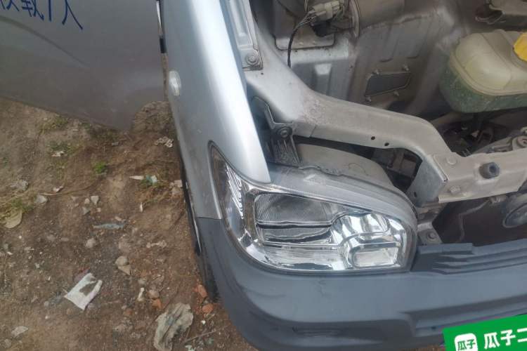 Used Wuling Zhiguang 2023 1.5L Practical Version 5/7 Seats Right Front Headlight
