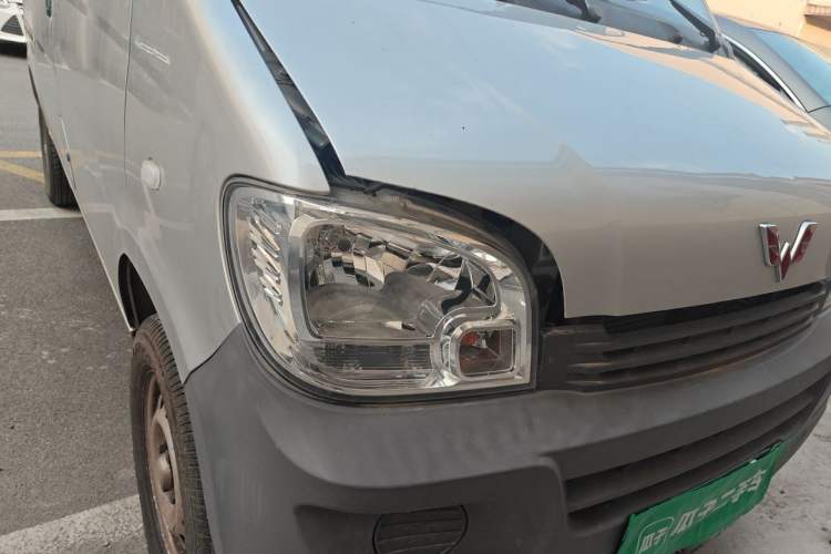 Used Wuling Zhiguang 2023 1.5L Practical Version 5/7 Seats Right Front Headlight