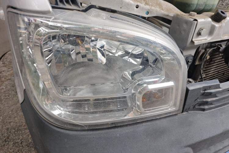 Used Wuling Zhiguang 2023 1.5L Practical Version 5/7 Seats Right Front Headlight