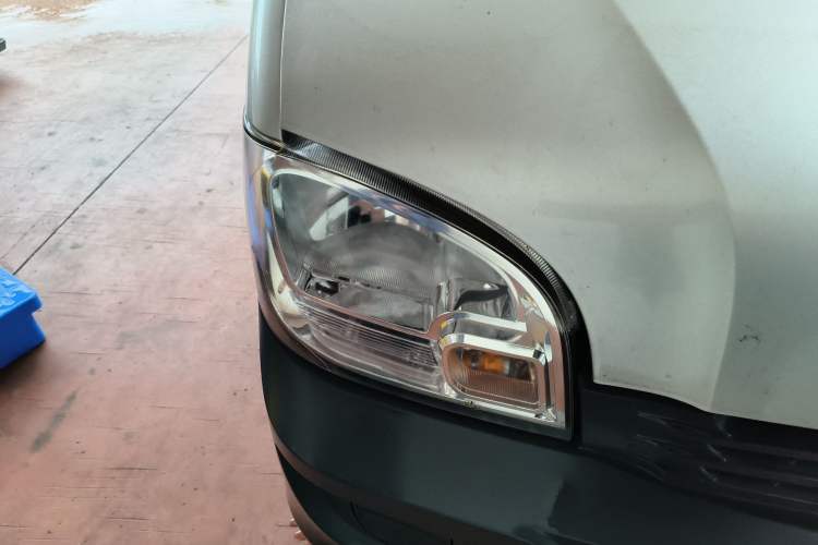Used Wuling Zhiguang 2023 1.5L Practical Version 5/7 Seats Right Front Headlight