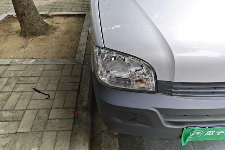 Used Wuling Zhiguang 2023 1.5L Practical Version 5/7 Seats Right Front Headlight