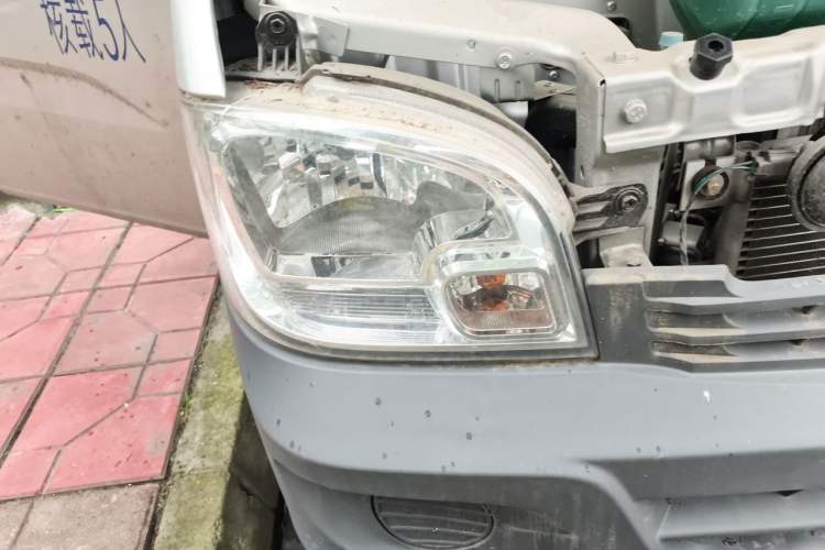 Used Wuling Zhiguang 2023 1.5L Practical Version 5/7 Seats Right Front Headlight