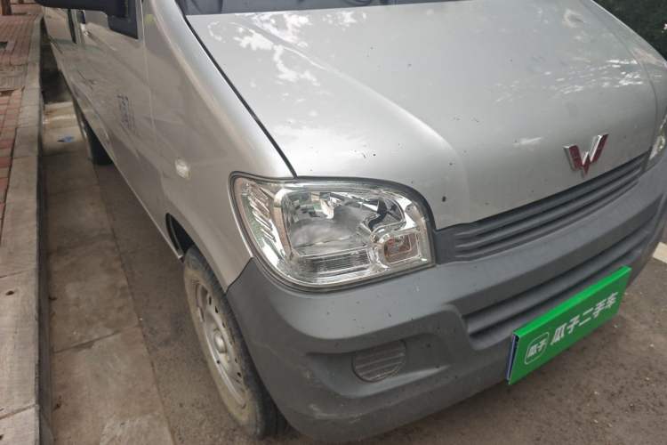 Used Wuling Zhiguang 2023 1.5L Practical Version 5/7 Seats Right Front Headlight