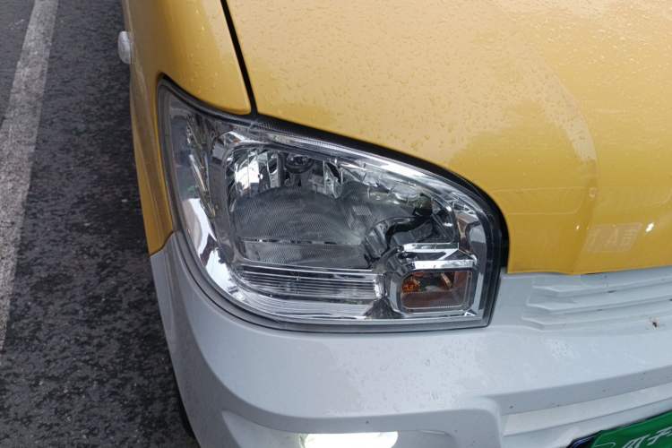 Used Wuling Zhiguang 2023 1.5L Practical Version 5/7 Seats Right Front Headlight